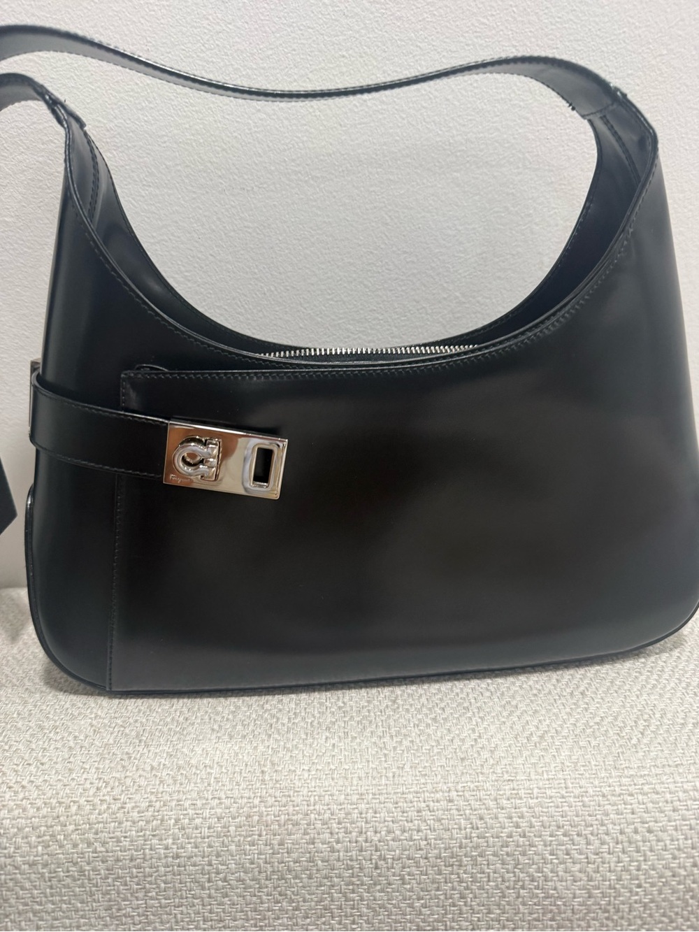 Ferragamo Classic Black Leather Shoulder Bag - Picture 5 of 13